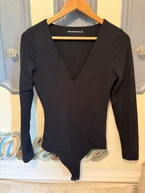 Abercrombie & Fitch Long Sleeve Deep V-Neck Bodysuit Black